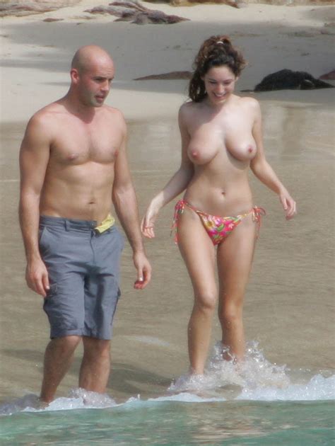 kelly brook s topless caribbean vacation picture 2005 11 original