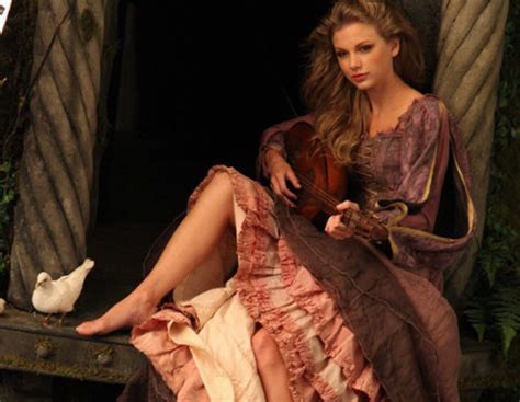 Cantora Taylor Swift Vestida De Rapunzel Para Disney Sua Cara Seu Estilo