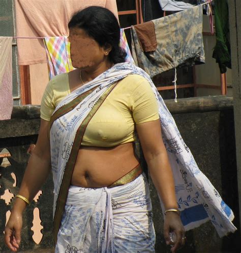 enjoy indian real life indian maid showing boobs