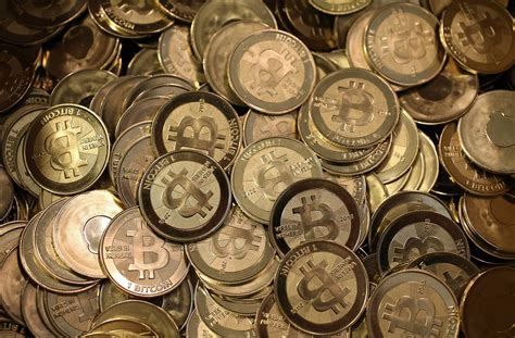 bitcoin    worth  coin king  reads