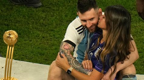 Lionel Messi S Wife Antonela Roccuzzo Celebrates With Husband After