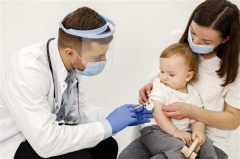 menghilangkan sakit suntikan  bayi setelah imunisasi