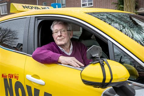 strengere eisen voor rijbewijs ouderen  een goed idee vindt  jarige instructeur martin ze