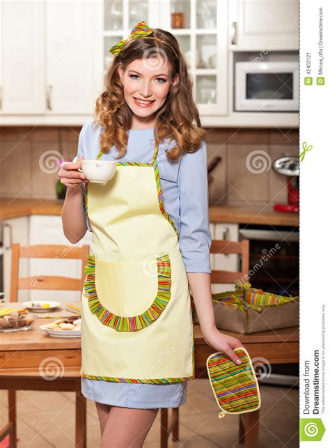 donna sexy nella cucina immagine stock immagine di femmina 42453121