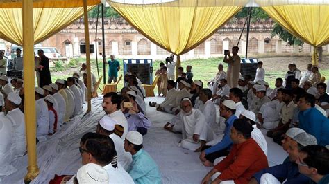 lucknow witnesses  joint shia sunni eid namaz   religion
