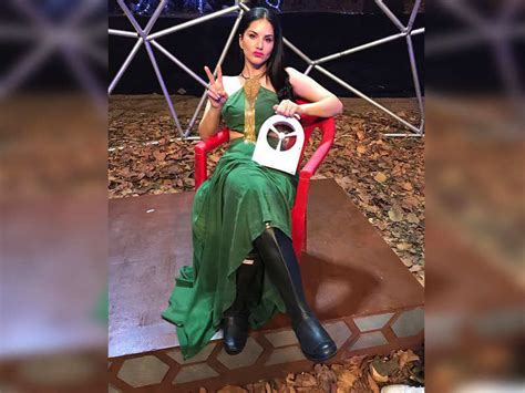 Sunny Leone Chills Out With A Fan In This Funny Picture