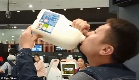 chinese tourist chugged down 2 5 liters of milk after