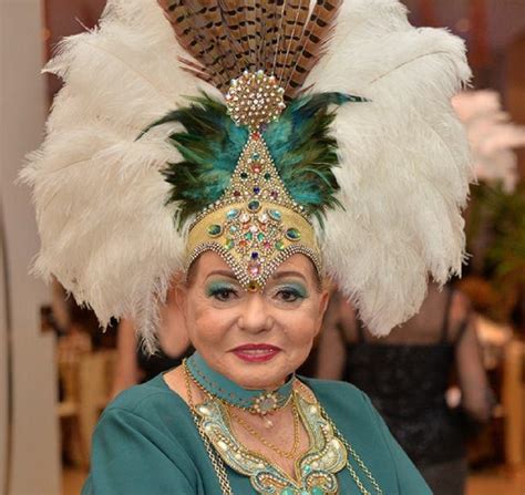 carnaval  arte reunira fantasias exuberantes glamorosas  cheias de cores em joao pessoa