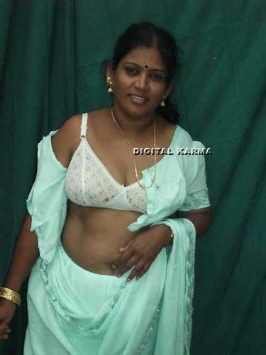 tharki housewife naked stripping saree exposing big mamme indian nude girls