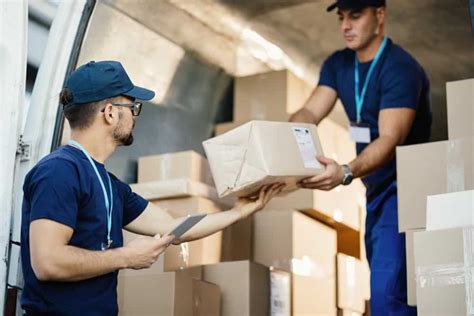 hiring local movers   advantagaes  moving   moving