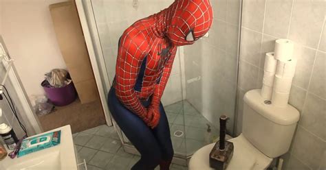 thor pranks spiderman using mjölnir to frustrate his