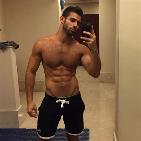 hot guy taking a sexy selfie gymselfie fitselfie sexyselfie pablo hernandez fitness guys