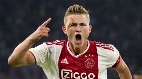 barcelona entice de ligt  join club offer bountiful contract