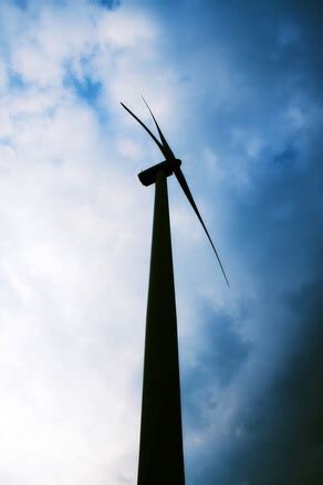 analyzing  global market  wind turbine towers