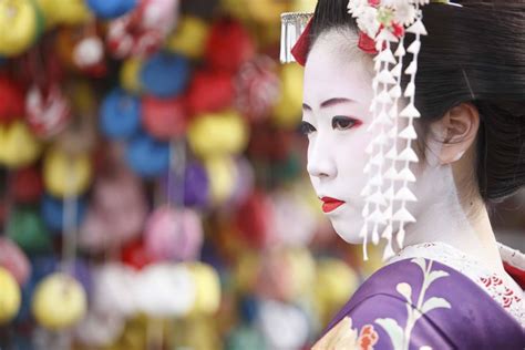 what life is like for kyoto s maiko and why “geisha hunting” is now