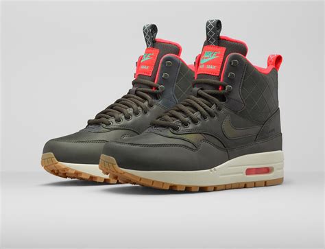 womens nike sneakerboots air max  mid accora reflect