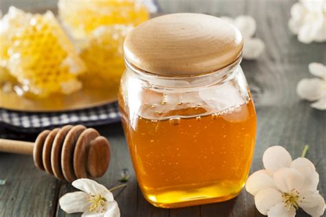 raw honey  regular honey benefits risks
