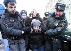russia anti gay ban approved amid arrests and scuffles [slideshow]