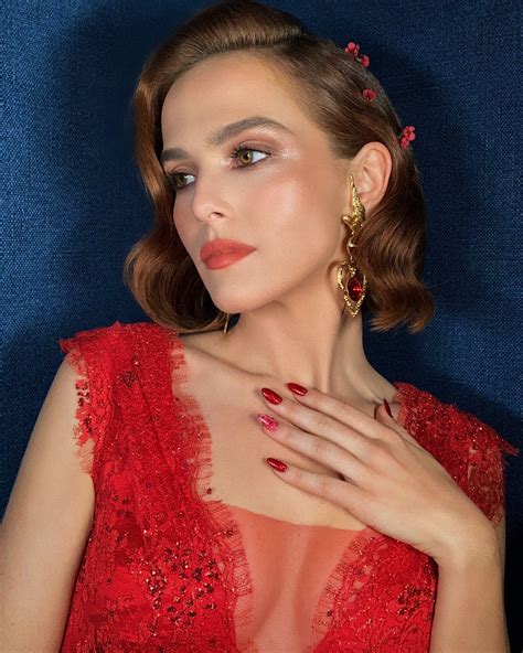 See Zoey Deutch S Nails For The Politician Show Premiere