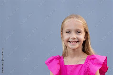 foto de candid portrait of cute little caucasians blue eyed girl with