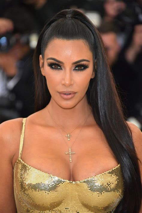 kim kardashian receberá prêmio de influencer no cfda fashion awards