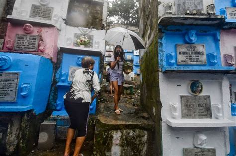 visiting  graves  loved   barangka marikina filipino news