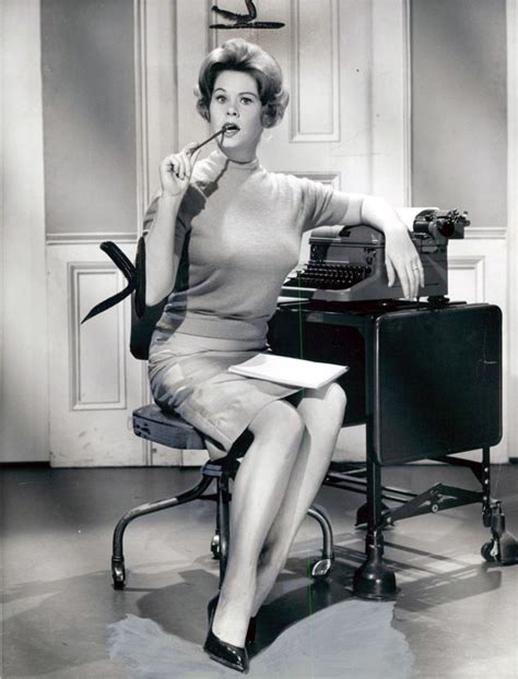 37 Vintage Portrait Photos Of Sexy Secretaries In The 1960s ~ Vintage
