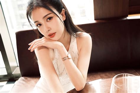 China Entertainment News Bai Lu Poses For Photo Shoot