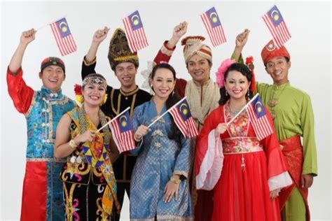 Beauty And Rich Culture Of 7 Different Traditional Malaysian Clothes