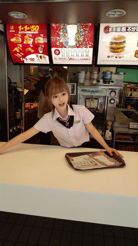 cutest taiwanese waitress weiwei 16 viral instagram photos mcdonald s goddess reckon talk