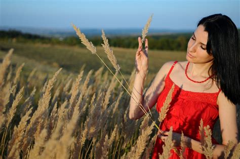 Безплатна снимка природа хора момиче жена поле цвете женски пол