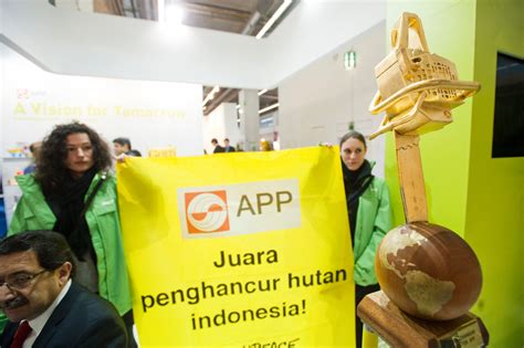 asia pulp  paper awarded golden chainsaw greenpeace southeast asia