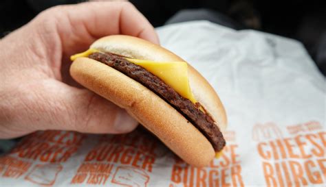mcdonalds cheeseburgers     price   sign