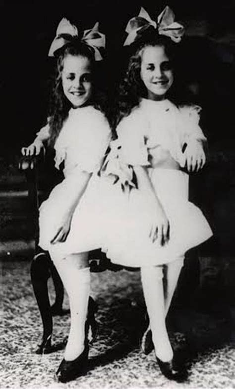 vintage photographs   tragic life  conjoined twins daisy  violet hilton vintage