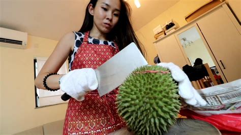 Japanese Girl Became Durian Addict After Her Malaysia Trip Youtube