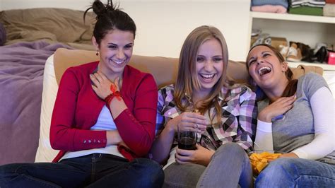 jongeren vinden tv kijken en muziekluisteren leuker  social media screenforce marketing tv
