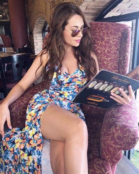 Sexy Weather Girl Mayte Carranco Flashes Cleavage And Booty In Hot
