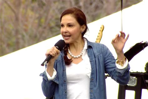 ashley judd recites powerful ‘nasty woman poem at women s march