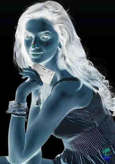 this is awesome stare at the red dot on the woman s nose for 30 seconds then look at a blank