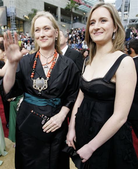 Grace Gummer Meryl Streep S Daughter To Play Sex Addict Huffpost