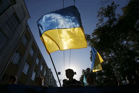 Russian Peace March Draws Tens Of Thousands In Support Of Ukraine The