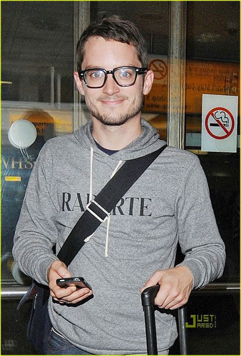 elijah wood nothing conventional about wilfred photo 2560296 elijah wood pictures just