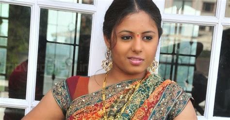 actress sunakshi hot navel show still cine gallery