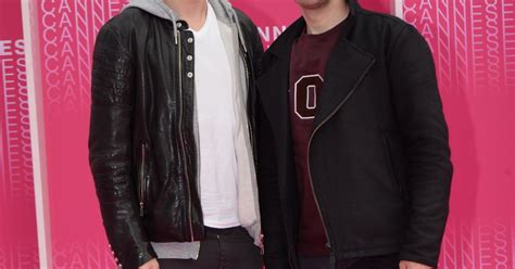 bard ylvisaker  vegard ylvisaker duo ylvis durant le pink carpet des series aqui en la