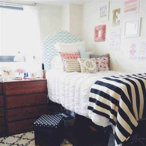 preppy dorm room decor 20 ideas to fall in love with purple dorm rooms