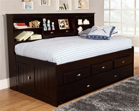 daybeds  storage  provide  functional  space saving bedroom ideas homesfeed
