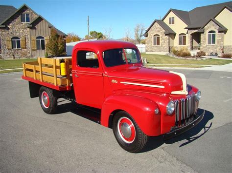 ford  ton flatbed truck  barrett jackson auction company