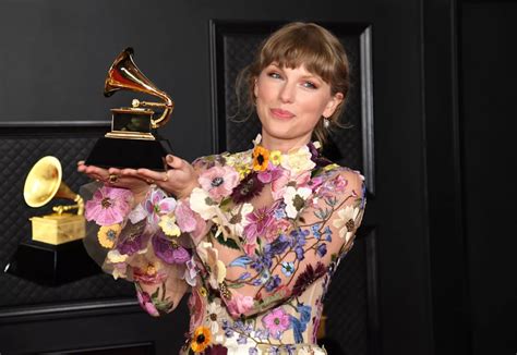 Taylor Swift Dedica Su Histórica Victoria En Los Grammy A Su Novio Joe