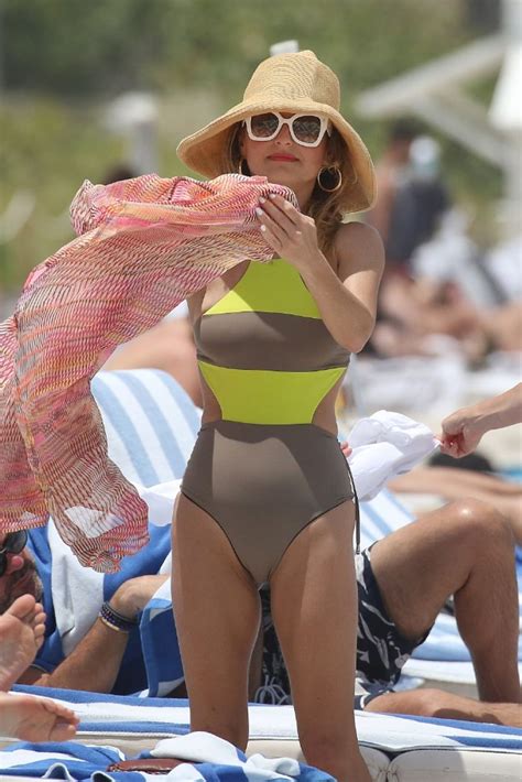 Giada De Laurentiis In Bikini At A Beach In Miami 05 20 2021 Hawtcelebs