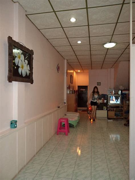 cherry bangkok sukhumvit massage parlor ｜thailand